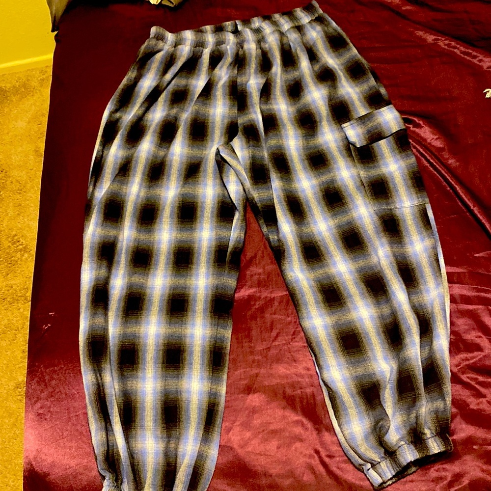 blue, white, black pants